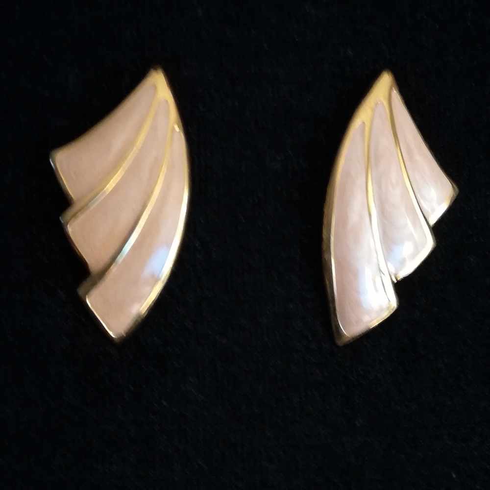 Vintage Enameled Pink & Gold Necklace & Earrings Set by Napier - Picture 4 of 10